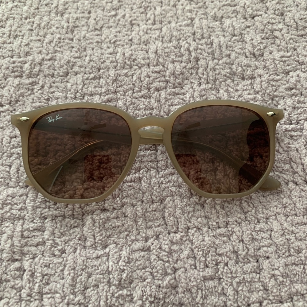 Ray Ban RB4306 Beige